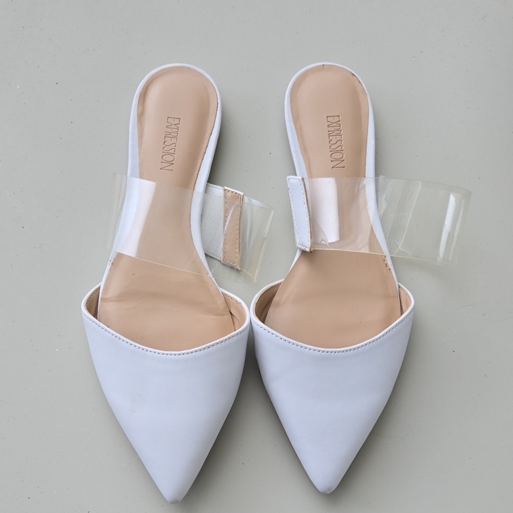 Expressions White Women's Pointy-toe flats